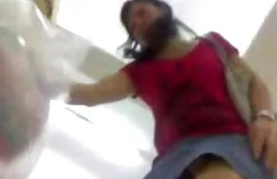 XXX Llevando solo una videos xxx audio español latino escena de sonrisa 1