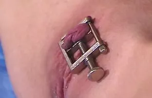 XXX Puta rubia obtiene carga de semen facial en video xxx en español latino una tienda de videos